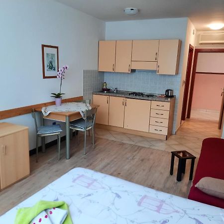 Apartmani Lorena Póla Kültér fotó